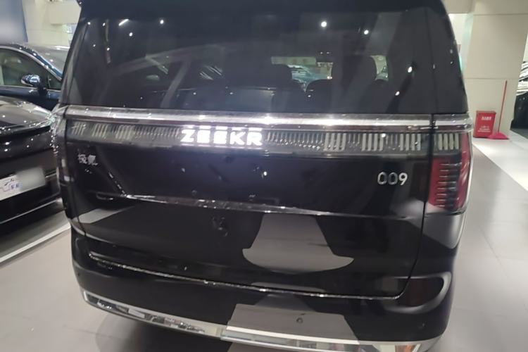 Used Zeekr 009 2024 7-Seater Walk-Through Version Four-Wheel Drive 108 kWh Rear