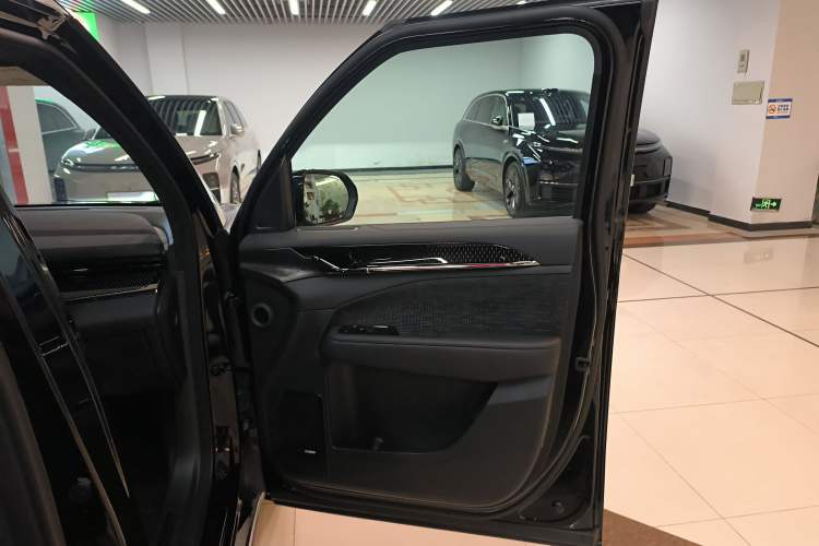 Used Zeekr 009 2024 7-Seater Aisle Version 108 kWh Right Front Door Interior