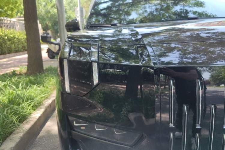 Used Zeekr 009 2024 7-Seater Walk-Through Version Four-Wheel Drive 108 kWh Right Front Headlight