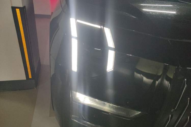 Used Zeekr 009 2024 Six-Seat Executive Version 4WD 108 kWh Right Front Headlight