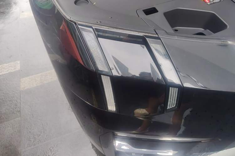 Used Zeekr 009 2024 Six-Seat Executive Version 4WD 108 kWh Right Front Headlight