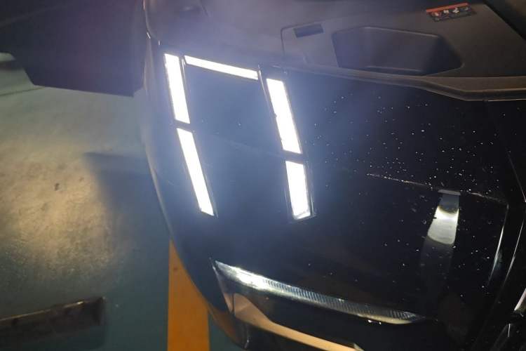 Used Zeekr 009 2024 GAC Trumpchi Heritage Edition Right Front Headlight