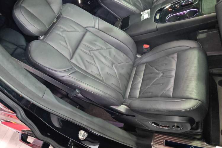 Used Zeekr 009 2024 Six-Seat Executive Version 4WD 108 kWh Right Front Seat