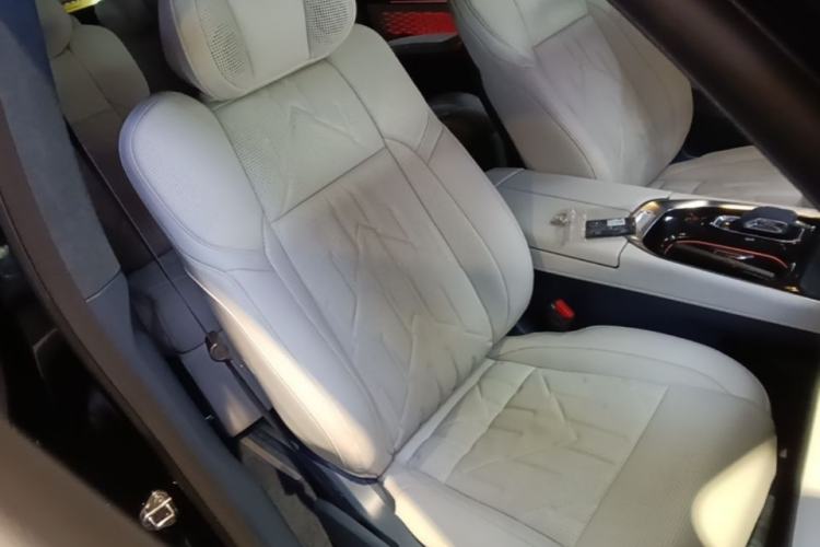 Used Zeekr 009 2024 7-Seater Walk-Through Version Four-Wheel Drive 108 kWh Right Front Seat