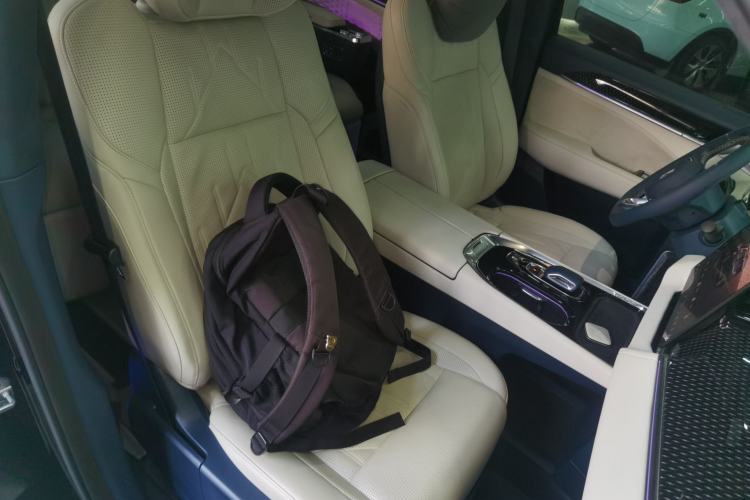 Used Zeekr 009 2024 Six-Seat Executive Version 4WD 108 kWh Right Front Seat