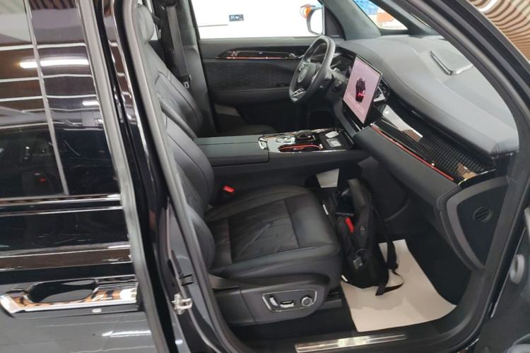 Used Zeekr 009 2024 7-Seater Walk-Through Version Four-Wheel Drive 108 kWh Right Front Seat