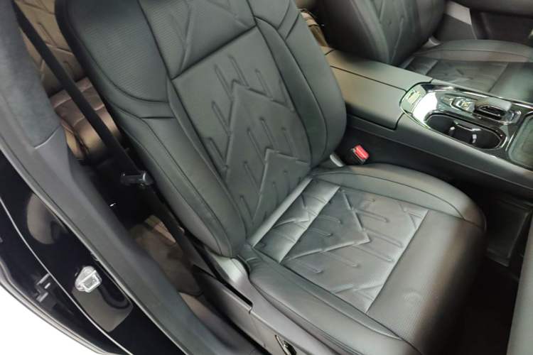 Used Zeekr 009 2024 7-Seater Walk-Through Version Four-Wheel Drive 108 kWh Right Front Seat