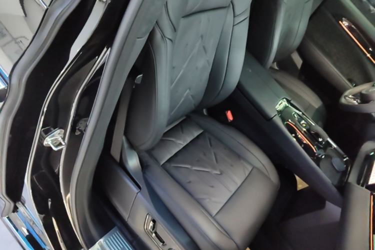 Used Zeekr 009 2024 7-Seater Aisle Version 108 kWh Right Front Seat
