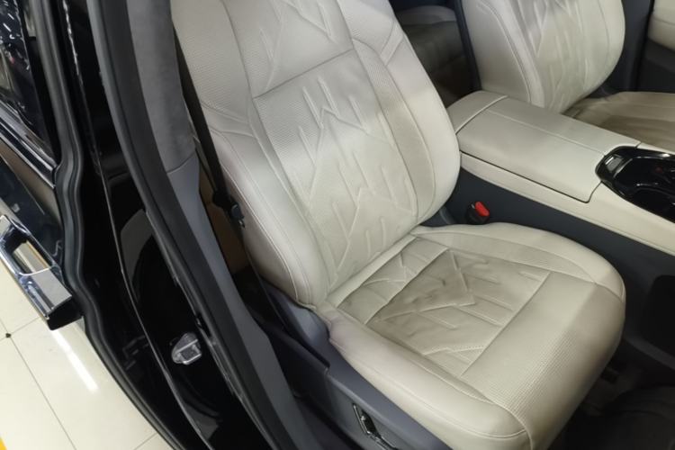 Used Zeekr 009 2024 7-Seater Aisle Version 108 kWh Right Front Seat