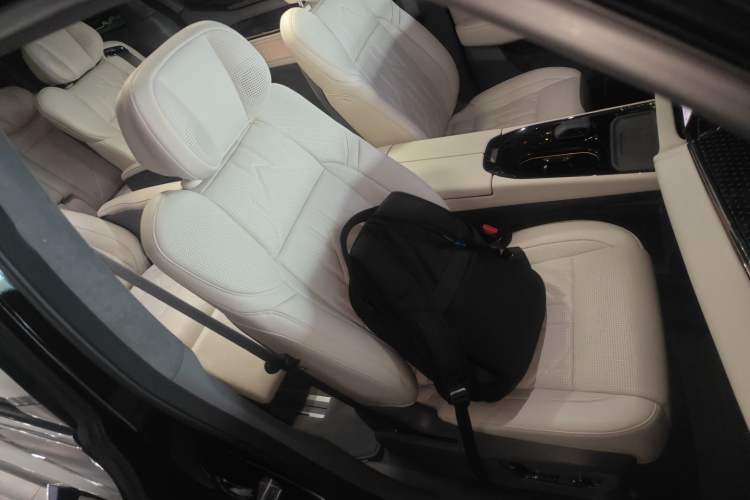 Used Zeekr 009 2024 7-Seater Walk-Through Version Four-Wheel Drive 108 kWh Right Front Seat