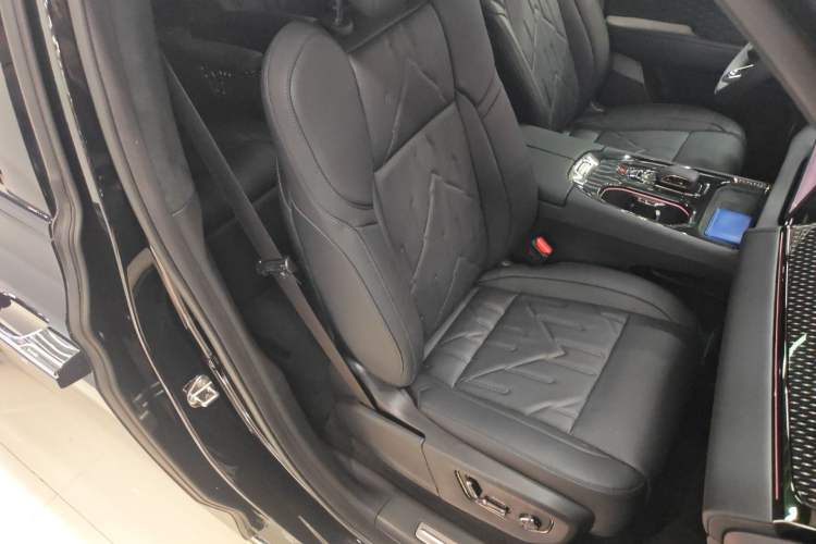 Used Zeekr 009 2024 7-Seater Walk-Through Version Four-Wheel Drive 108 kWh Right Front Seat