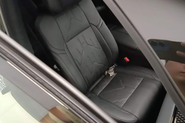 Used Zeekr 009 2024 Six-Seat Executive Version 4WD 108 kWh Right Front Seat