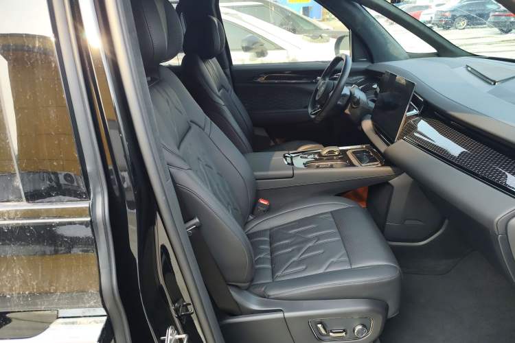 Used Zeekr 009 2024 7-Seater Walk-Through Version Four-Wheel Drive 108 kWh Right Front Seat