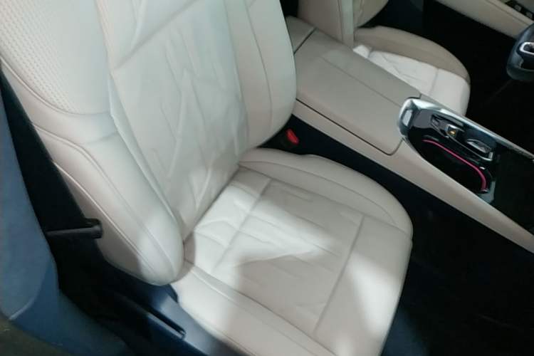 Used Zeekr 009 2024 7-Seater Walk-Through Version Four-Wheel Drive 108 kWh Right Front Seat