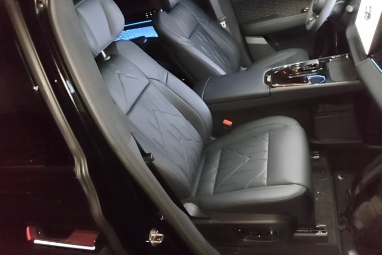Used Zeekr 009 2024 7-Seater Aisle Version 108 kWh Right Front Seat