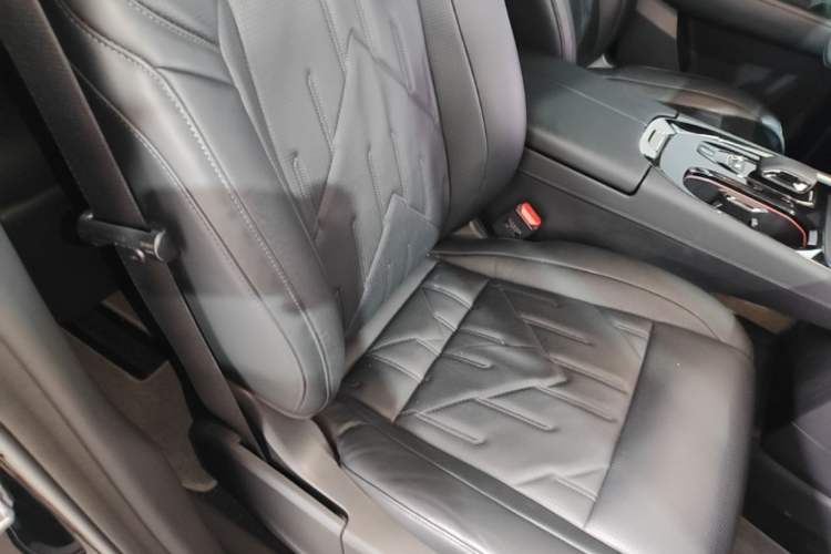 Used Zeekr 009 2024 7-Seater Walk-Through Version Four-Wheel Drive 108 kWh Right Front Seat