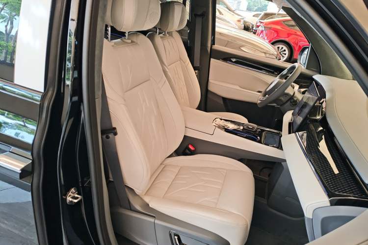 Used Zeekr 009 2024 7-Seater Aisle Version 140 kWh Right Front Seat