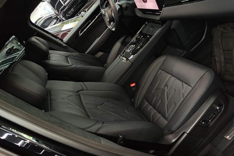 Used Zeekr 009 2024 Six-Seat Executive Version 4WD 108 kWh Right Front Seat