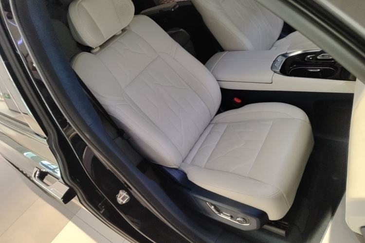 Used Zeekr 009 2024 Six-Seat Executive Version 4WD 108 kWh Right Front Seat