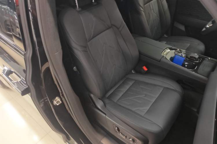 Used Zeekr 009 2024 Six-Seat Executive Version 4WD 108 kWh Right Front Seat