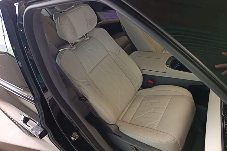 Used Zeekr 009 2024 7-Seater Walk-Through Version Four-Wheel Drive 108 kWh Right Front Seat