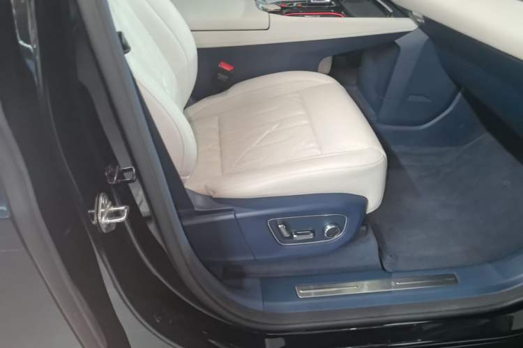 Used Zeekr 009 2024 7-Seater Walk-Through Version Four-Wheel Drive 108 kWh Right Front Seat