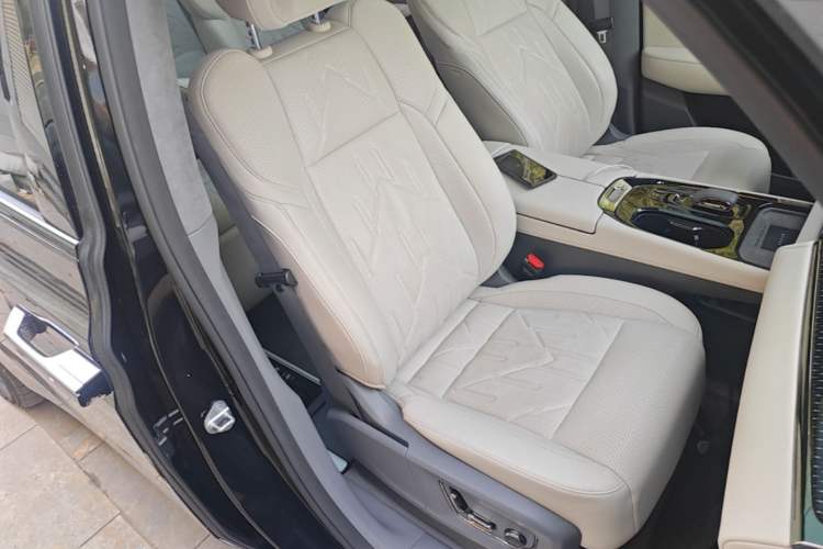 Used Zeekr 009 2024 7-Seater Walk-Through Version Four-Wheel Drive 108 kWh Right Front Seat