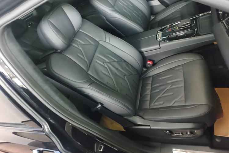 Used Zeekr 009 2024 7-Seater Aisle Version 108 kWh Right Front Seat