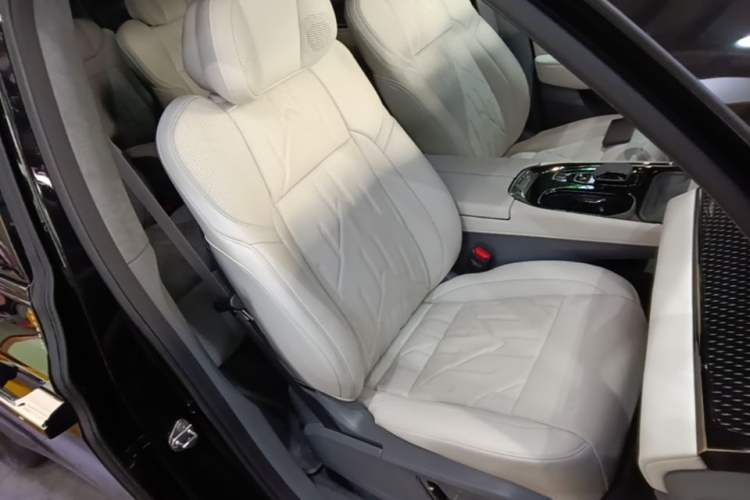 Used Zeekr 009 2024 7-Seater Walk-Through Version Four-Wheel Drive 108 kWh Right Front Seat