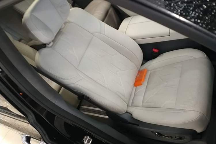 Used Zeekr 009 2024 7-Seater Walk-Through Version Four-Wheel Drive 108 kWh Right Front Seat