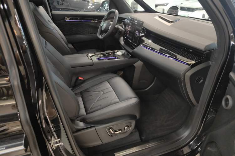 Used Zeekr 009 2024 7-Seater Aisle Version 108 kWh Right Front Seat