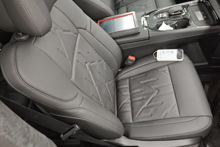 Used Zeekr 009 2024 7-Seater Aisle Version 108 kWh Right Front Seat