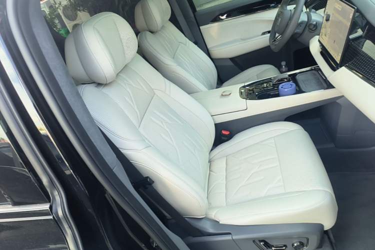 Used Zeekr 009 2024 7-Seater Walk-Through Version Four-Wheel Drive 108 kWh Right Front Seat