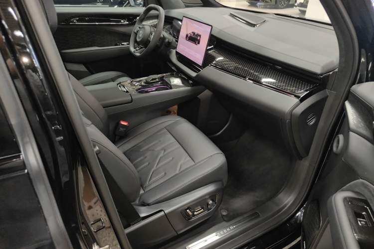 Used Zeekr 009 2024 7-Seater Aisle Version 108 kWh Right Front Seat
