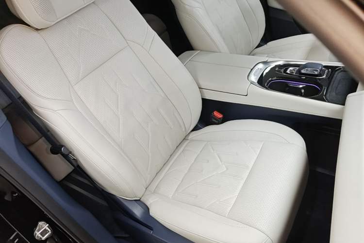 Used Zeekr 009 2024 7-Seater Walk-Through Version Four-Wheel Drive 108 kWh Right Front Seat