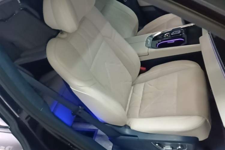 Used Zeekr 009 2024 Six-Seat Executive Version 4WD 108 kWh Right Front Seat