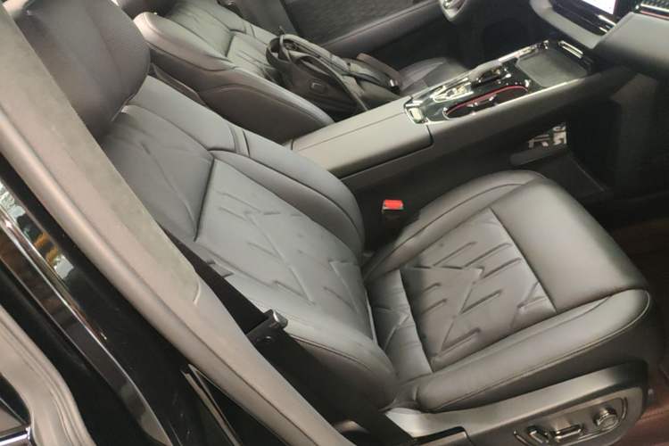 Used Zeekr 009 2024 Six-Seat Executive Version 4WD 108 kWh Right Front Seat
