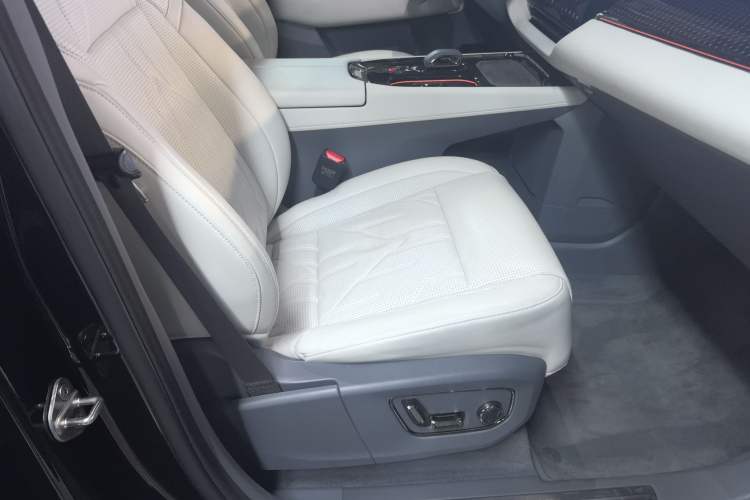 Used Zeekr 009 2024 7-Seater Walk-Through Version Four-Wheel Drive 108 kWh Right Front Seat
