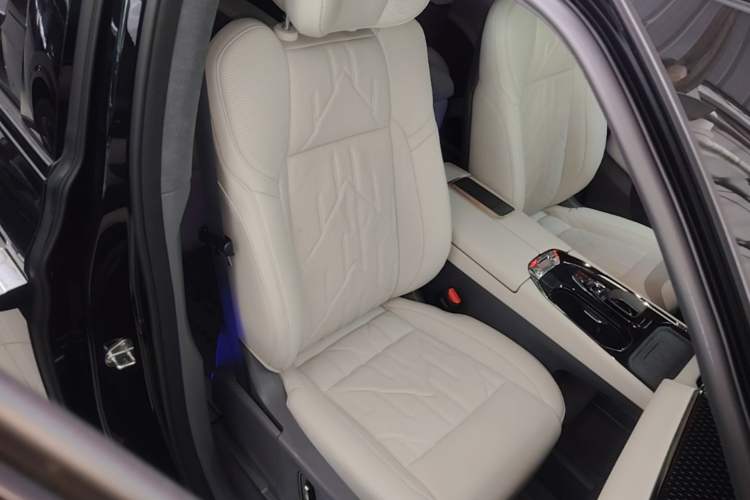 Used Zeekr 009 2024 7-Seater Walk-Through Version Four-Wheel Drive 108 kWh Right Front Seat
