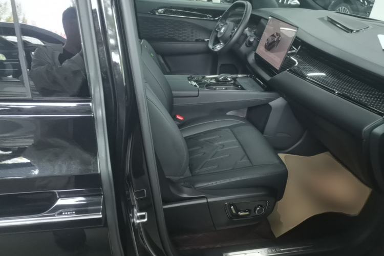 Used Zeekr 009 2024 Six-Seat Executive Version 4WD 108 kWh Right Front Seat