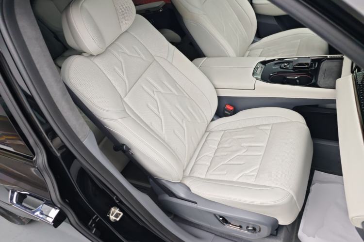 Used Zeekr 009 2024 Six-Seat Executive Version 4WD 108 kWh Right Front Seat