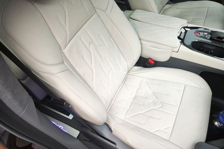 Used Zeekr 009 2024 Six-Seat Executive Version 4WD 108 kWh Right Front Seat