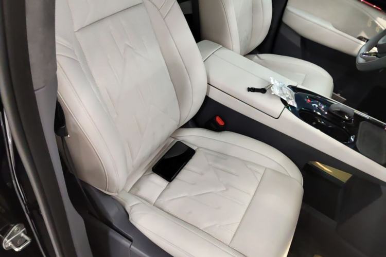 Used Zeekr 009 2024 7-Seater Aisle Version 108 kWh Right Front Seat