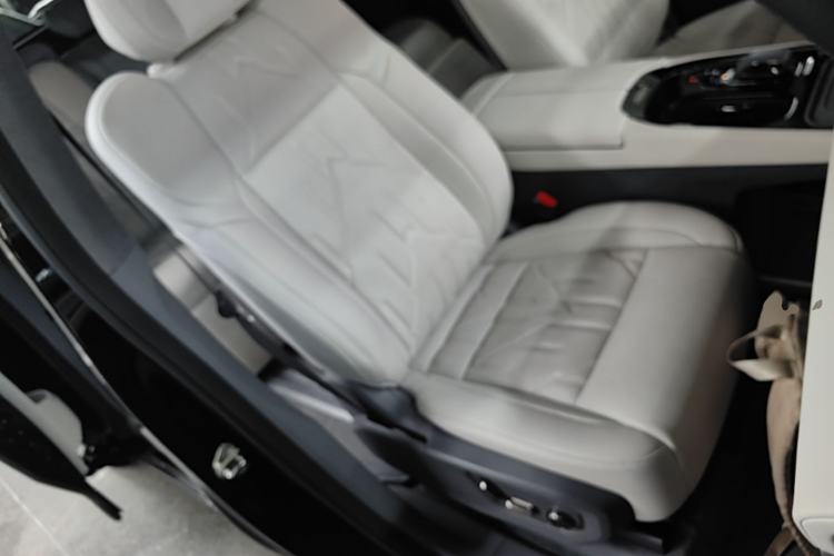 Used Zeekr 009 2024 7-Seater Walk-Through Version Four-Wheel Drive 108 kWh Right Front Seat
