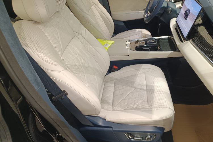 Used Zeekr 009 2024 7-Seater Aisle Version 108 kWh Right Front Seat