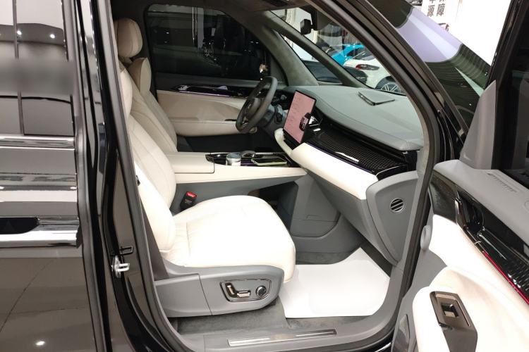 Used Zeekr 009 2024 Six-Seat Executive Version 4WD 108 kWh Right Front Seat