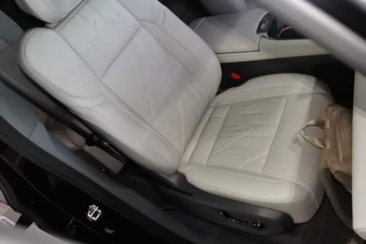 Used Zeekr 009 2024 7-Seater Walk-Through Version Four-Wheel Drive 108 kWh Right Front Seat