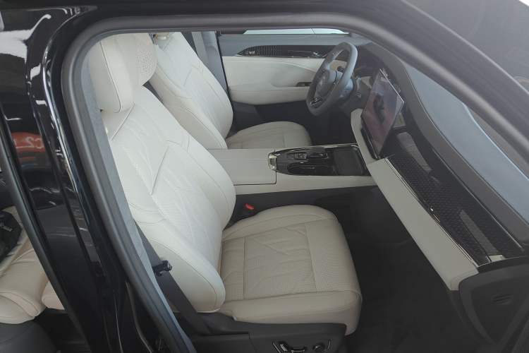 Used Zeekr 009 2024 7-Seater Aisle Version 108 kWh Right Front Seat
