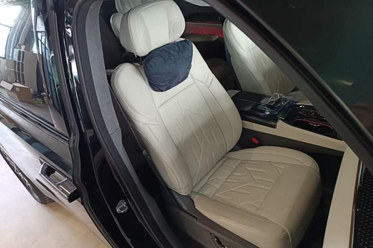 Used Zeekr 009 2024 7-Seater Aisle Version 108 kWh Right Front Seat