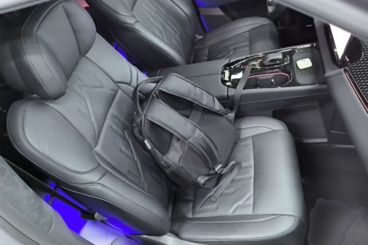 Used Zeekr 009 2024 7-Seater Walk-Through Version Four-Wheel Drive 108 kWh Right Front Seat